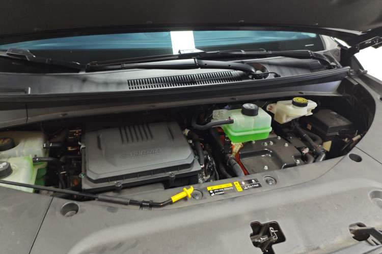 Used GAC Trumpchi Xiangwang M8 2025 Kunkun Series Max Luxury Cabin Engine Bay