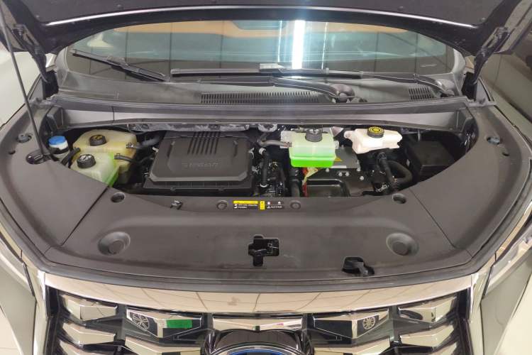 Used GAC Trumpchi Xiangwang M8 2025 Kunkun Series Ultra First-Class Cabin Engine Bay