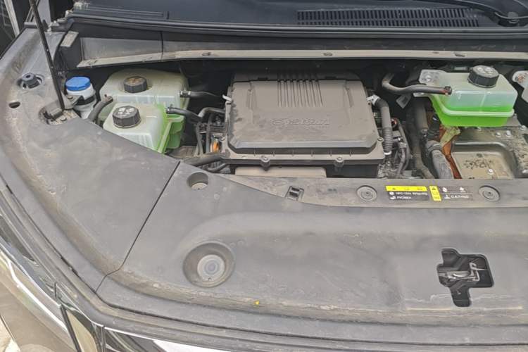 Used GAC Trumpchi Xiangwang M8 2025 Kunkun Series Ultra First-Class Cabin Engine Bay Right