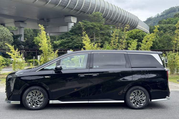 Used GAC Trumpchi Xiangwang M8 2025 Kunkun Series Ultra First-Class Cabin Exterior 4