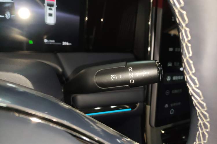 Used GAC Trumpchi Xiangwang M8 2025 Kunkun Series Max Luxury Cabin Gear Lever