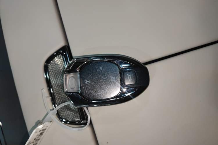 Used GAC Trumpchi Xiangwang M8 2025 Kunkun Series Ultra First-Class Cabin Interior 1