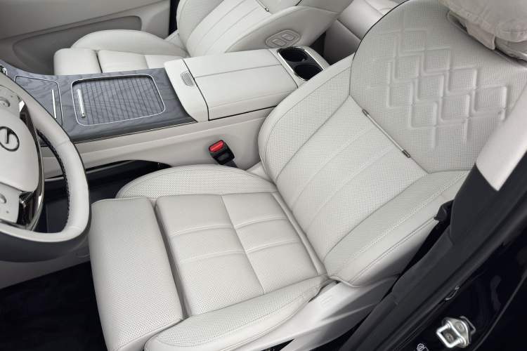 Used GAC Trumpchi Xiangwang M8 2025 Kunkun Series Ultra First-Class Cabin Interior 11