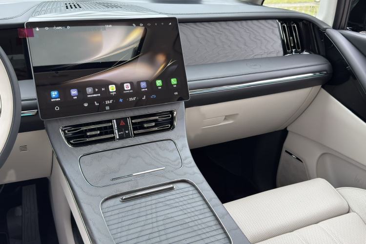 Used GAC Trumpchi Xiangwang M8 2025 Kunkun Series Ultra First-Class Cabin Interior 13