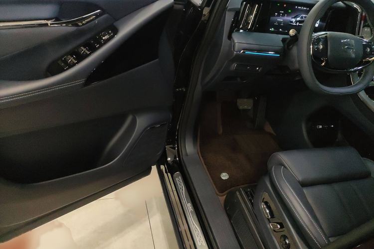 Used GAC Trumpchi Xiangwang M8 2025 Kunkun Series Max Luxury Cabin Interior 3