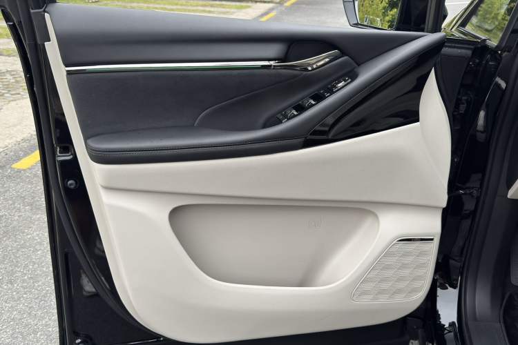 Used GAC Trumpchi Xiangwang M8 2025 Kunkun Series Ultra First-Class Cabin Interior 3