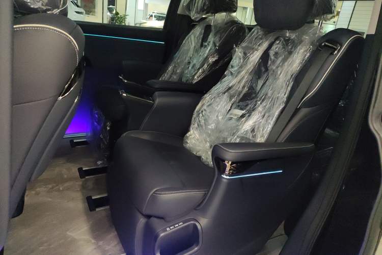 Used GAC Trumpchi Xiangwang M8 2025 Kunkun Series Max Luxury Cabin Interior 4
