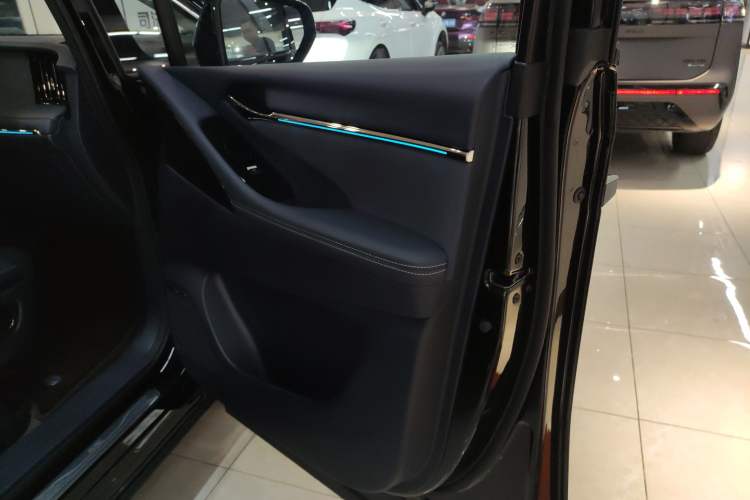 Used GAC Trumpchi Xiangwang M8 2025 Kunkun Series Max Luxury Cabin Interior 5