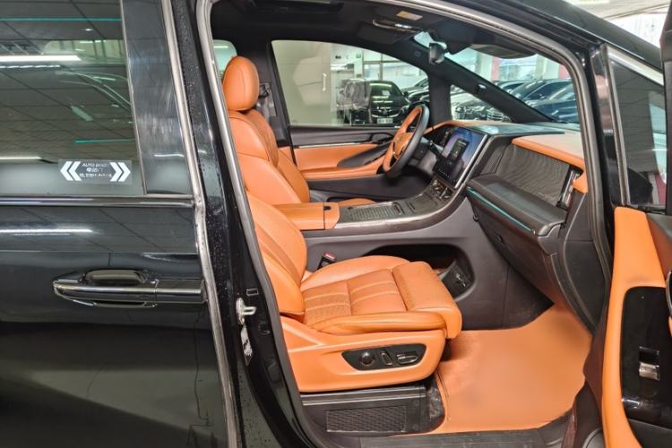 Used GAC Trumpchi Xiangwang M8 2025 Kunkun Series Ultra First-Class Cabin Interior 5