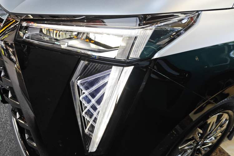 Used GAC Trumpchi Xiangwang M8 2025 Kunkun Series Ultra First-Class Cabin Left Front Headlight