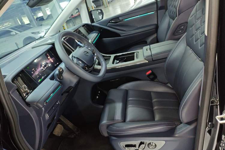 Used GAC Trumpchi Xiangwang M8 2025 Kunkun Series Max Luxury Cabin Left Front Seat