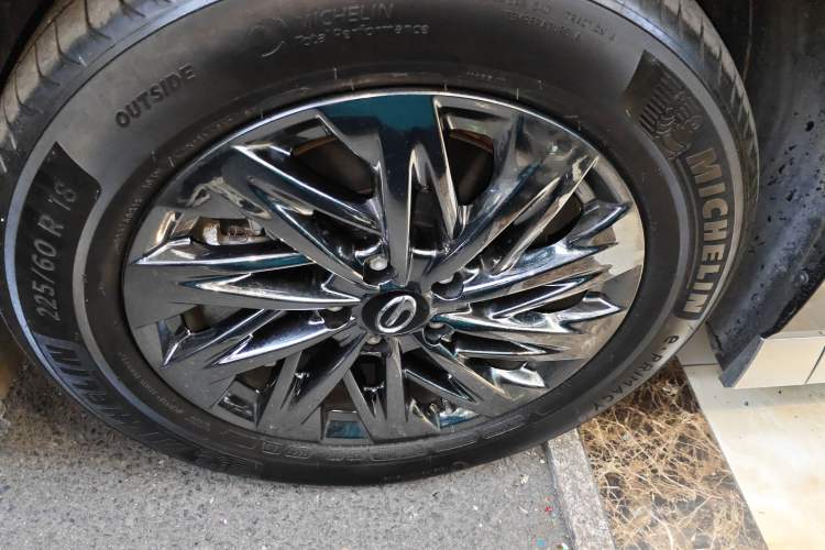 Used GAC Trumpchi Xiangwang M8 2025 Kunkun Series Ultra First-Class Cabin Left Front Wheel Hub