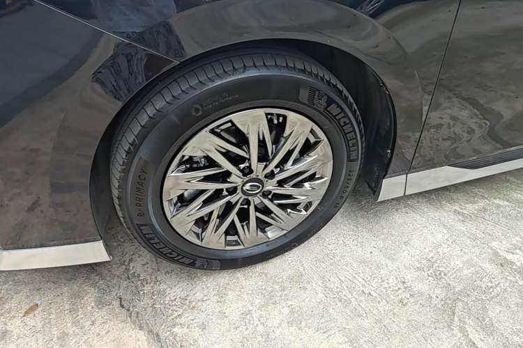 Used GAC Trumpchi Xiangwang M8 2025 Kunkun Series Ultra First-Class Cabin Left Front Wheel Hub