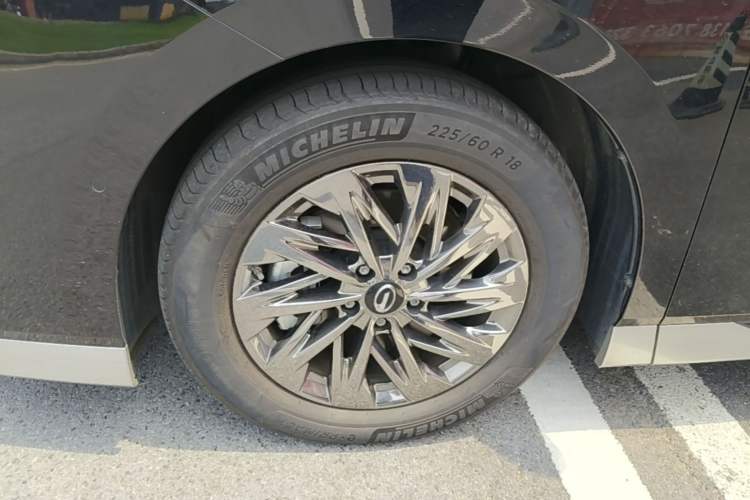 Used GAC Trumpchi Xiangwang M8 2025 Kunkun Series Ultra First-Class Cabin Left Front Wheel Hub
