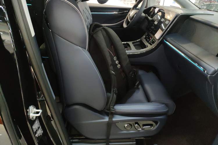 Used GAC Trumpchi Xiangwang M8 2025 Kunkun Series Max Luxury Cabin Right Front Seat