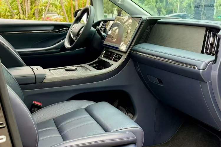 Used GAC Trumpchi Xiangwang M8 2025 Kunkun Series Max Luxury Cabin Right Front Seat