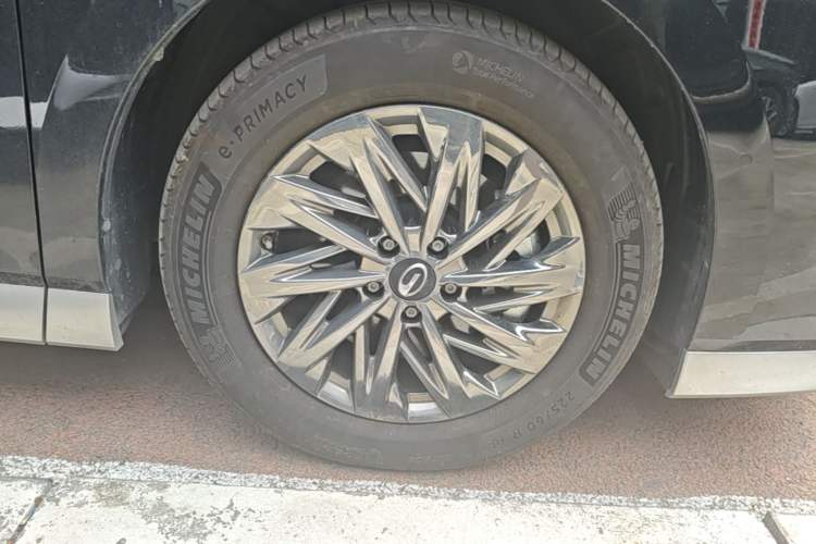 Used GAC Trumpchi Xiangwang M8 2025 Kunkun Series Ultra First-Class Cabin Right Front Wheel Hub
