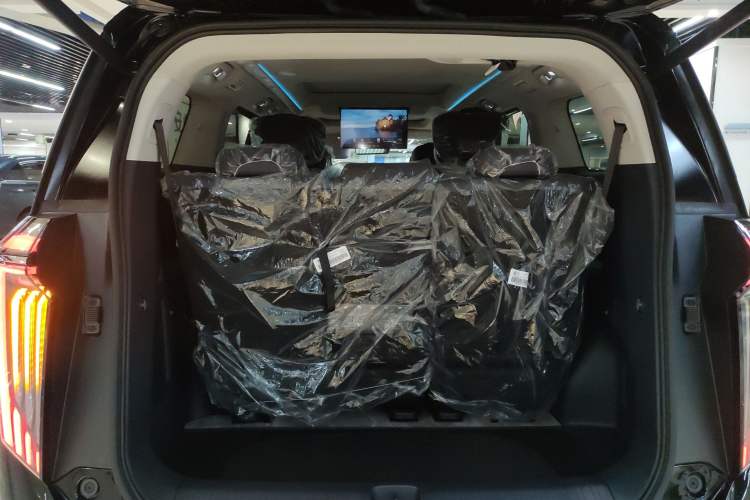 Used GAC Trumpchi Xiangwang M8 2025 Kunkun Series Max Luxury Cabin Trunk