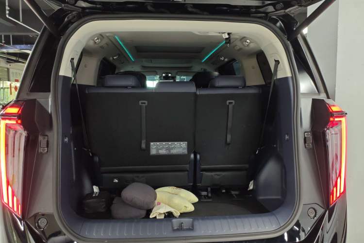 Used GAC Trumpchi Xiangwang M8 2025 Kunkun Series Max Luxury Cabin Trunk