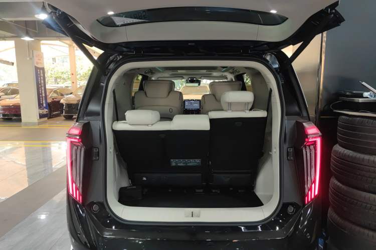 Used GAC Trumpchi Xiangwang M8 2025 Kunkun Series Ultra First-Class Cabin Trunk