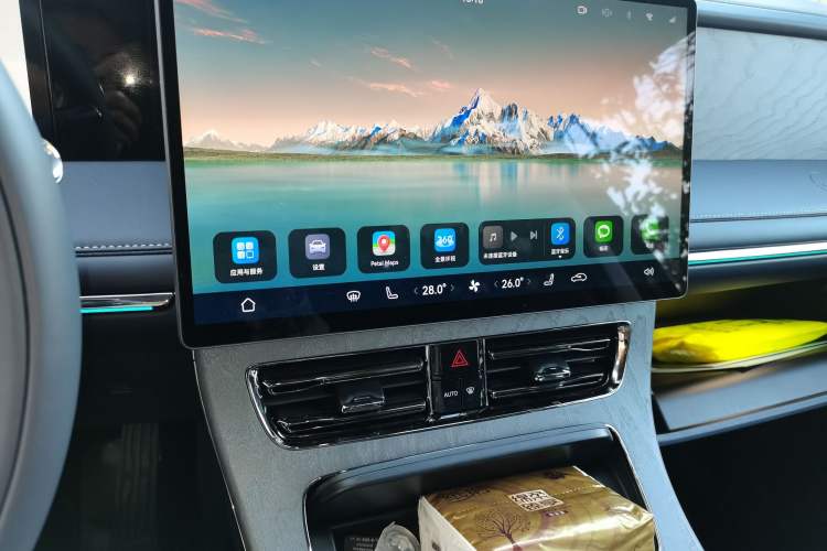 Used GAC Trumpchi Xiangwang M8 2025 Model HarmonyOS Cockpit Edition Audio And AC Panel