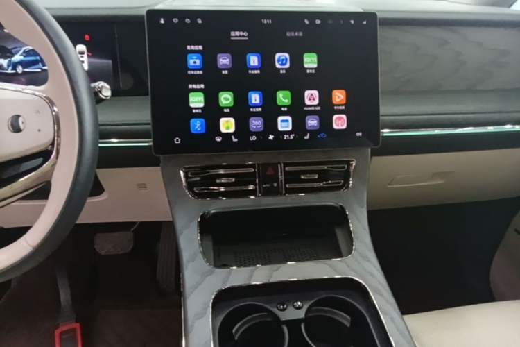 Used GAC Trumpchi Xiangwang M8 2025 Kunkun Series Ultra First-Class Cabin Audio And AC Panel