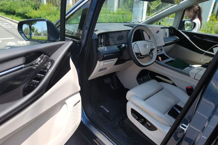 Used GAC Trumpchi Xiangwang M8 2025 Kunkun Series Ultra First-Class Cabin Driver Seat