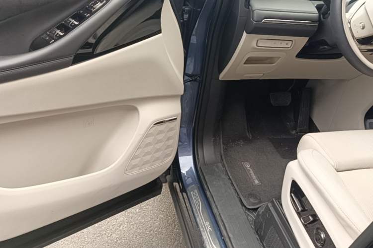 Used GAC Trumpchi Xiangwang M8 2025 Kunkun Series Ultra First-Class Cabin Driver Seat