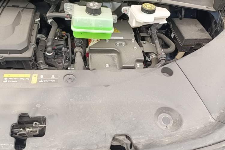 Used GAC Trumpchi Xiangwang M8 2025 Kunkun Series Ultra First-Class Cabin Engine Bay Left