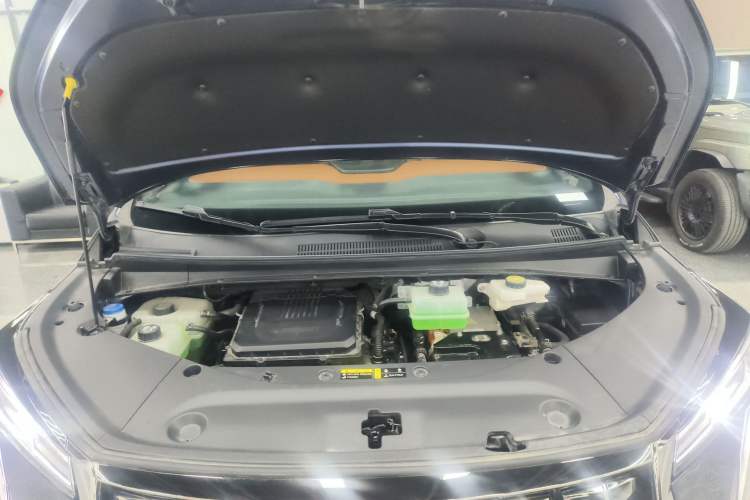Used GAC Trumpchi Xiangwang M8 2025 Kunkun Series Ultra First-Class Cabin Engine Bay
