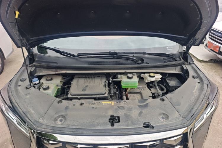 Used GAC Trumpchi Xiangwang M8 2025 Kunkun Series Ultra First-Class Cabin Engine Bay