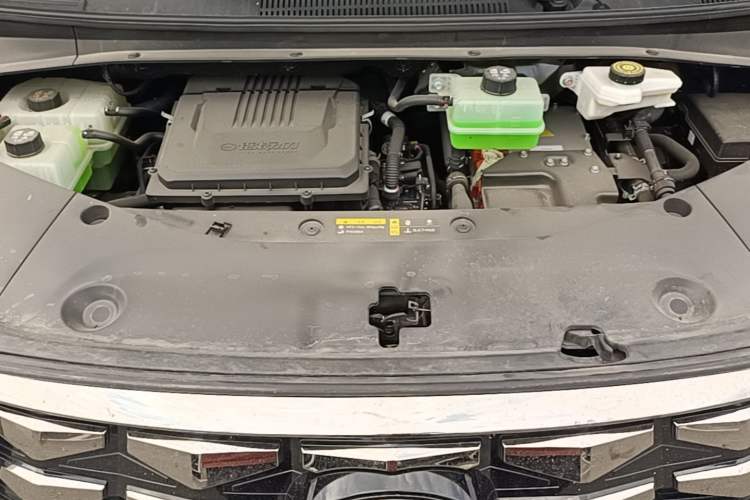 Used GAC Trumpchi Xiangwang M8 2025 Kunkun Series Ultra First-Class Cabin Engine Bay