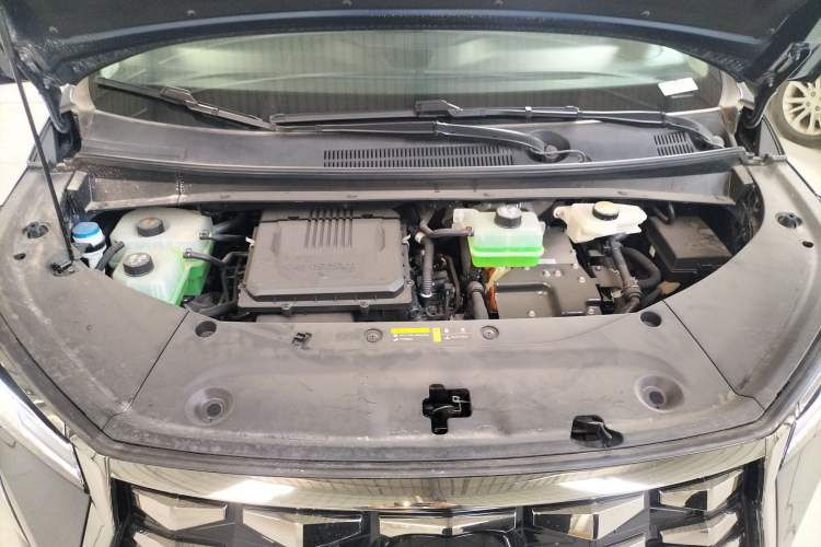 Used GAC Trumpchi Xiangwang M8 2025 Kunkun Series Ultra First-Class Cabin Engine Bay