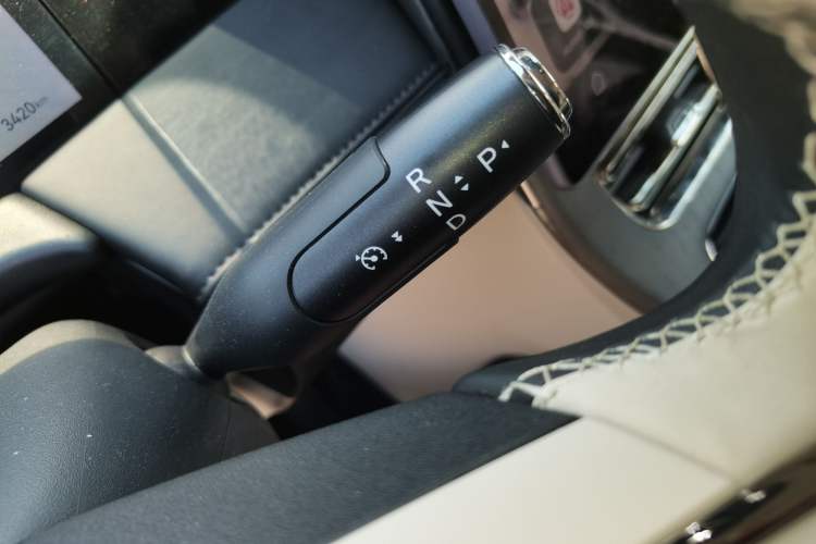 Used GAC Trumpchi Xiangwang M8 2025 Kunkun Series Ultra First-Class Cabin Gear Lever