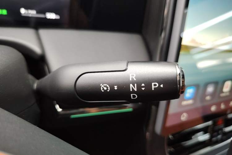 Used GAC Trumpchi Xiangwang M8 2025 Qiankun Series Pro Comfort Cabin Gear Lever