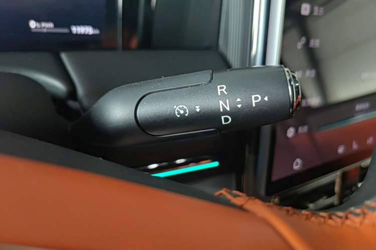 Used GAC Trumpchi Xiangwang M8 2025 Kunkun Series Ultra First-Class Cabin Gear Lever