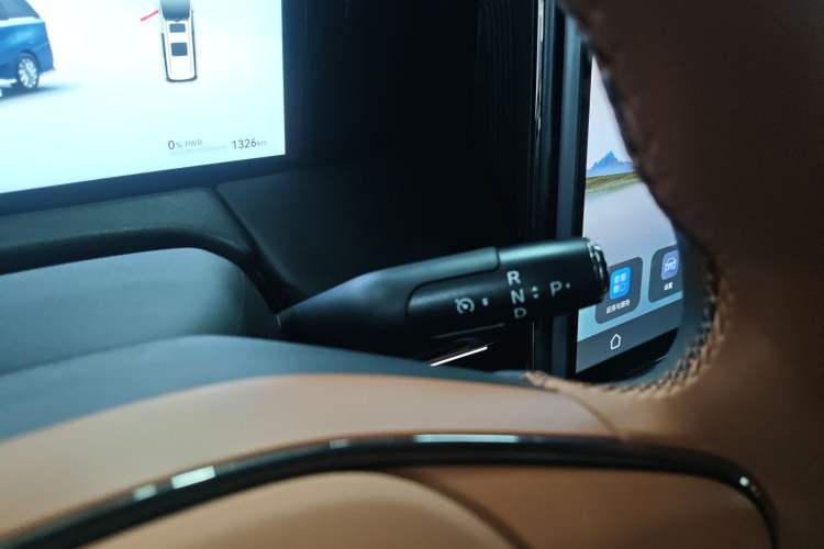 Used GAC Trumpchi Xiangwang M8 2025 Kunkun Series Ultra First-Class Cabin Gear Lever