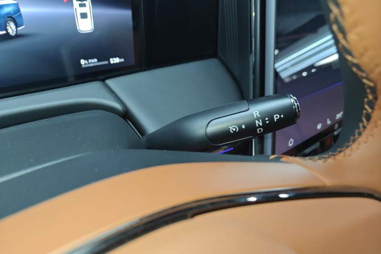 Used GAC Trumpchi Xiangwang M8 2025 Qiankun Series Pro Comfort Cabin Gear Lever