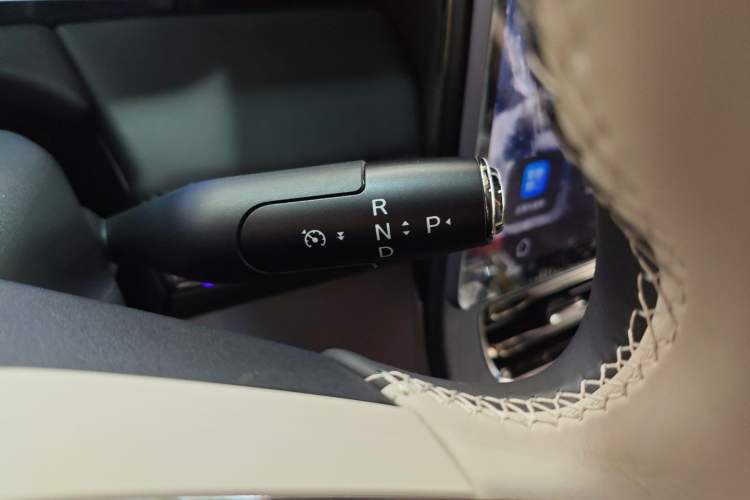 Used GAC Trumpchi Xiangwang M8 2025 Kunkun Series Ultra First-Class Cabin Gear Lever