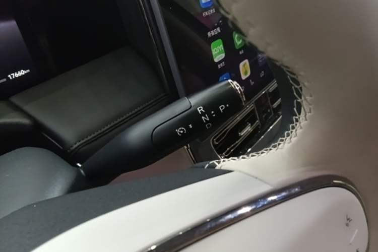 Used GAC Trumpchi Xiangwang M8 2025 Kunkun Series Ultra First-Class Cabin Gear Lever