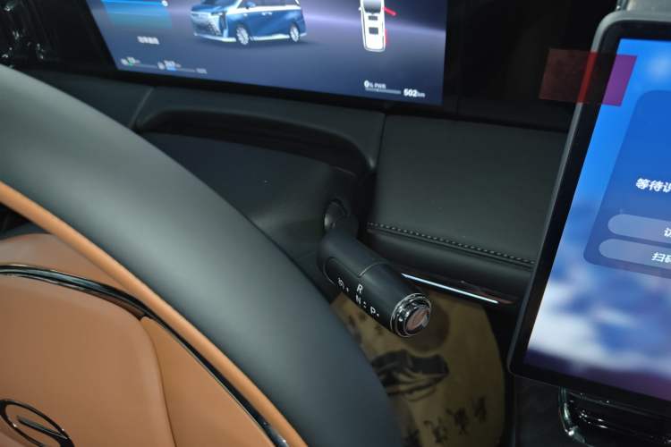 Used GAC Trumpchi Xiangwang M8 2025 Qiankun Series Pro Comfort Cabin Gear Lever