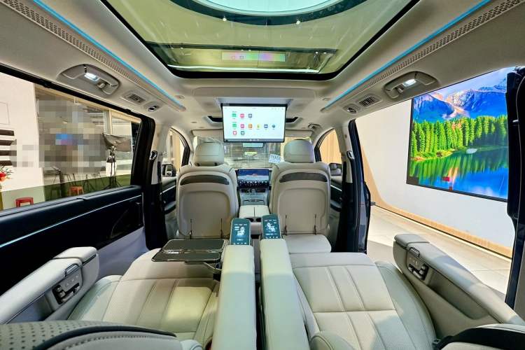 Used GAC Trumpchi Xiangwang M8 2025 Kunkun Series Ultra First-Class Cabin Interior 5