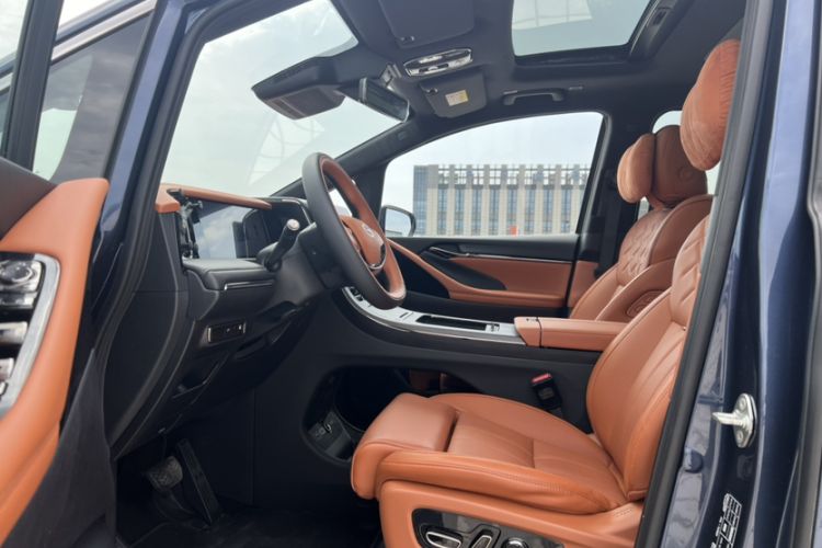 Used GAC Trumpchi Xiangwang M8 2025 Kunkun Series Ultra First-Class Cabin Interior 5