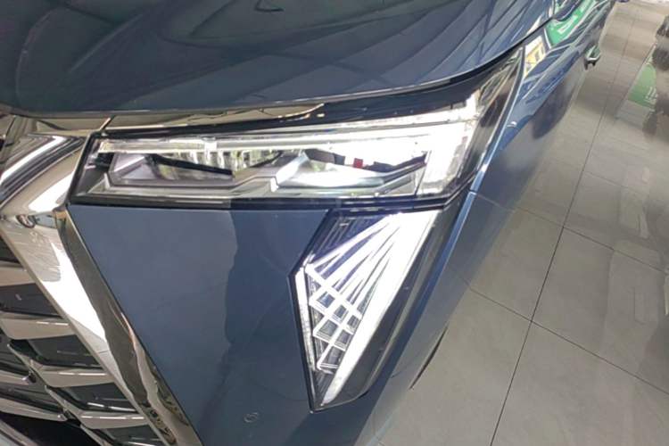 Used GAC Trumpchi Xiangwang M8 2025 Kunkun Series Ultra First-Class Cabin Left Front Headlight