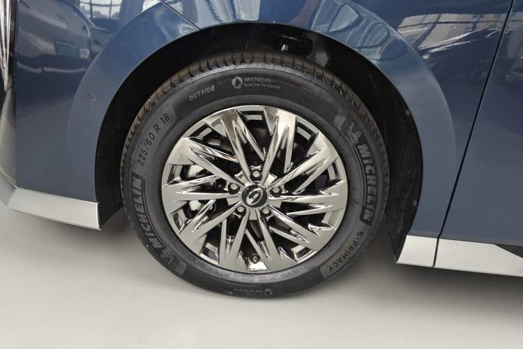 Used GAC Trumpchi Xiangwang M8 2025 Qiankun Series Pro Comfort Cabin Left Front Wheel Hub