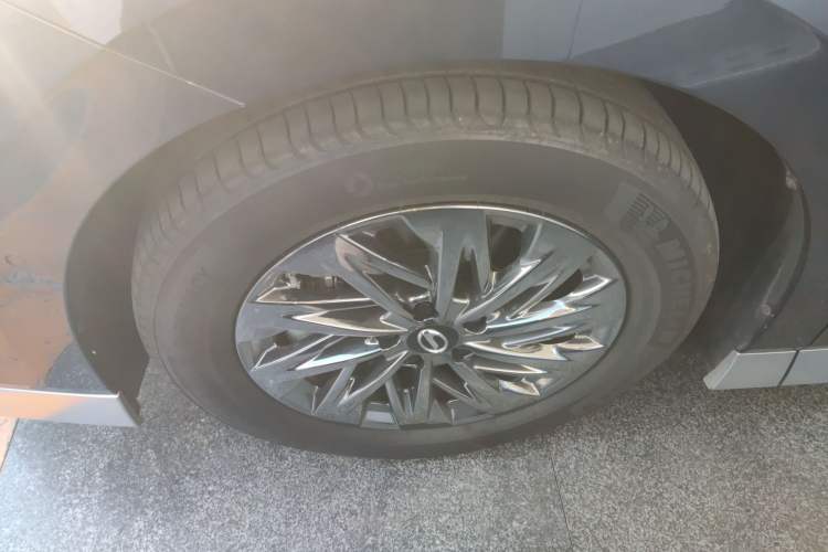 Used GAC Trumpchi Xiangwang M8 2025 Kunkun Series Ultra First-Class Cabin Left Front Wheel Hub