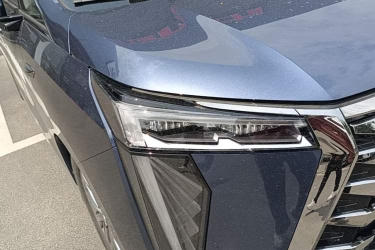 Used GAC Trumpchi Xiangwang M8 2025 Kunkun Series Ultra First-Class Cabin Right Front Headlight
