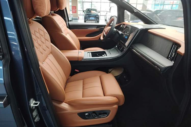 Used GAC Trumpchi Xiangwang M8 2025 Qiankun Series Pro Comfort Cabin Right Front Seat