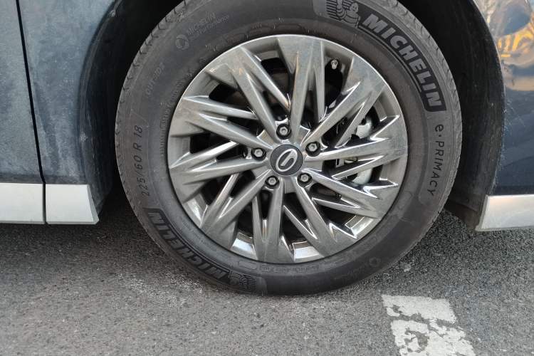 Used GAC Trumpchi Xiangwang M8 2025 Model HarmonyOS Cockpit Edition Right Front Wheel Hub