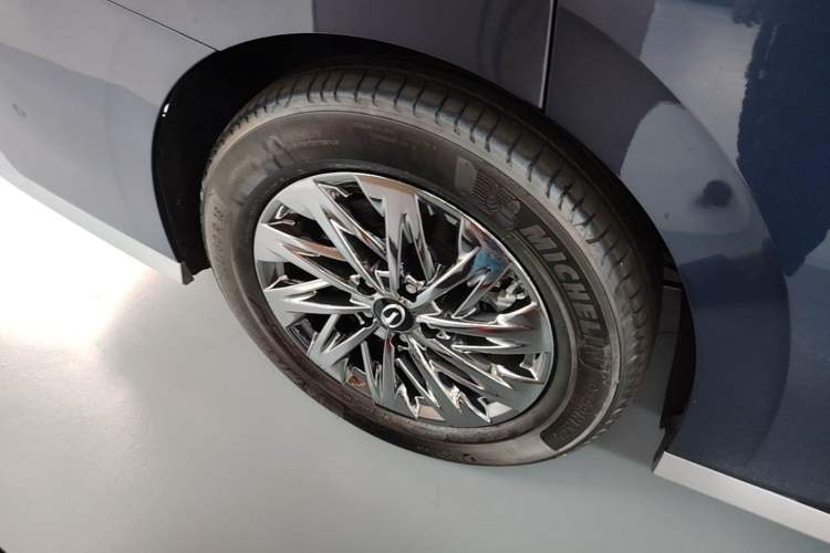Used GAC Trumpchi Xiangwang M8 2025 Qiankun Series Pro Comfort Cabin Right Rear Wheel Hub